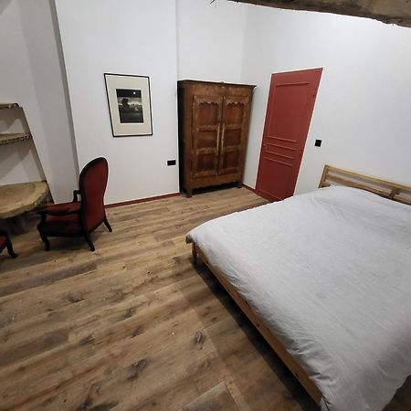 Bed and Breakfast Les Oiseaux De Passage Escolives-Sainte-Camille Exterior foto